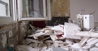 Демонтаж хрущевки в Каменске-Шахтинском - удаление старых полов и стен по выгодной цене от 1780 рублей.